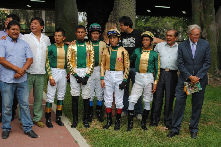 Oscar Peña propietario del stud "Doña Licha" reunido con Antohny Lazarte, David López, Pablo Falero, Edgar Prado y Juan José Enriquez.